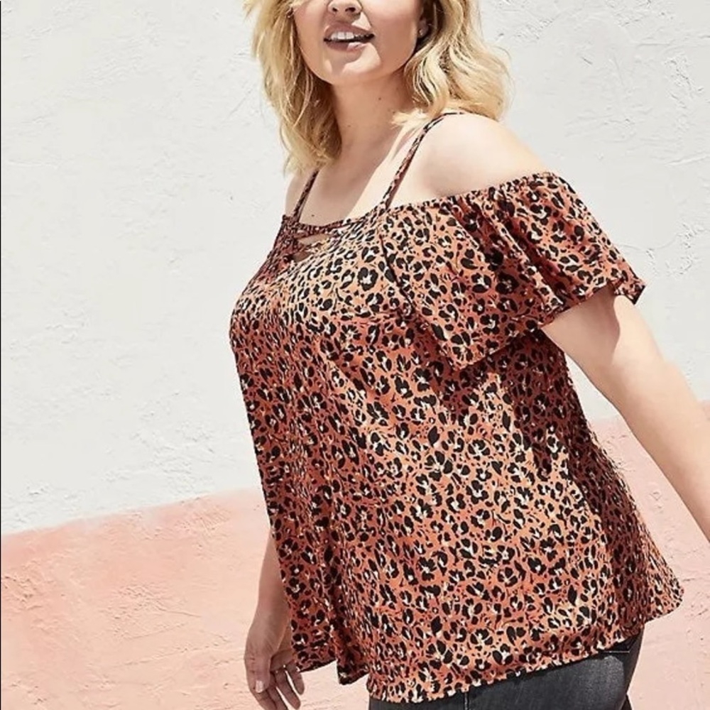NWT Torrid plus floral print open shoulder blouse